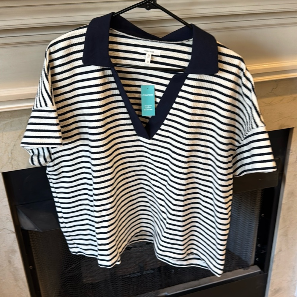 Size 1X.  Navy/white knit top.  New with tags.  Listing #915